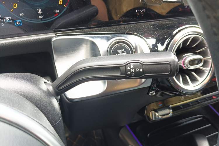 Used Mercedes-Benz GLB 2020 Updated GLB 200 Dynamic Edition Gear Lever