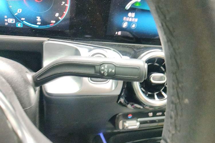 Used Mercedes-Benz GLB 2020 GLB 180 Dynamic Edition Gear Lever