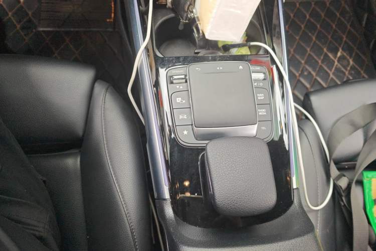 Used Mercedes-Benz GLB 2020 Facelift GLB 200 Fashion Edition Gear Lever