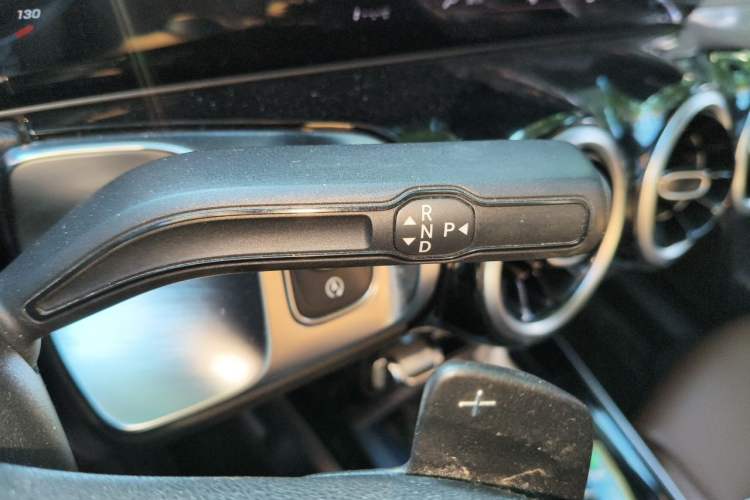 Used Mercedes-Benz GLB 2020 GLB 180 Dynamic Edition Gear Lever