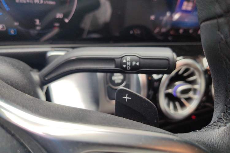 Used Mercedes-Benz GLB 2020 Updated GLB 200 Dynamic Edition Gear Lever