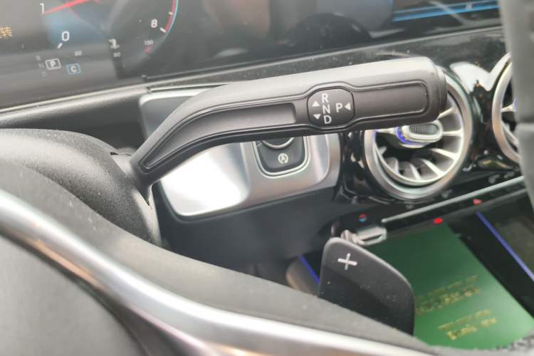 Used Mercedes-Benz GLB 2020 Updated GLB 200 Dynamic Edition Gear Lever