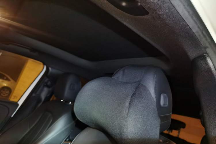 Used Mercedes-Benz GLB 2020 GLB 180 Dynamic Edition Headliner