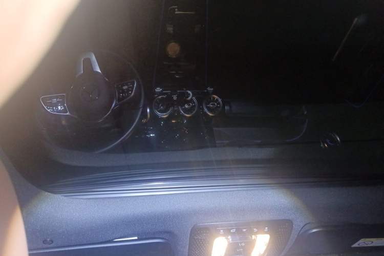 Used Mercedes-Benz GLB 2020 GLB 200 Stylish Edition Headliner