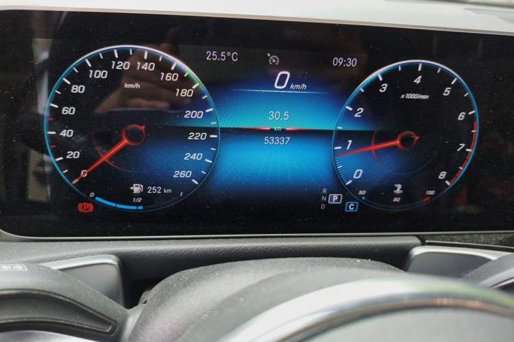 Used Mercedes-Benz GLB 2020 GLB 200 Stylish Edition Instrument Cluster