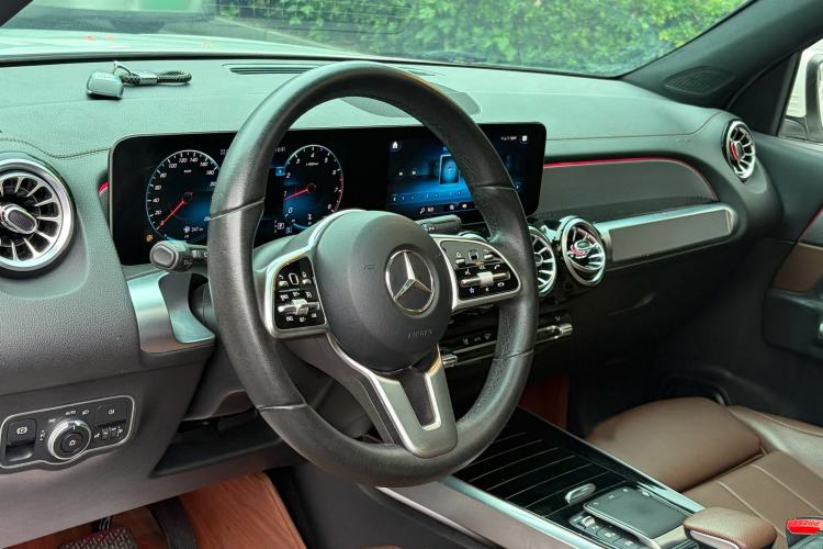 Used Mercedes-Benz GLB 2020 GLB 180 Dynamic Edition Interior 2