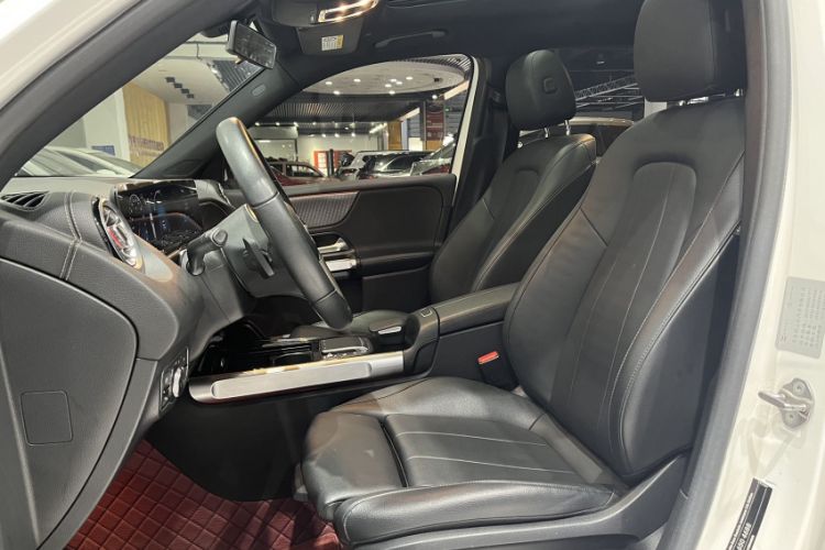 Used Mercedes-Benz GLB 2020 Updated GLB 200 Dynamic Edition Interior 2