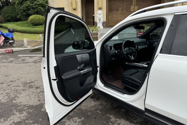 Used Mercedes-Benz GLB 2020 GLB 180 Dynamic Edition Interior 3