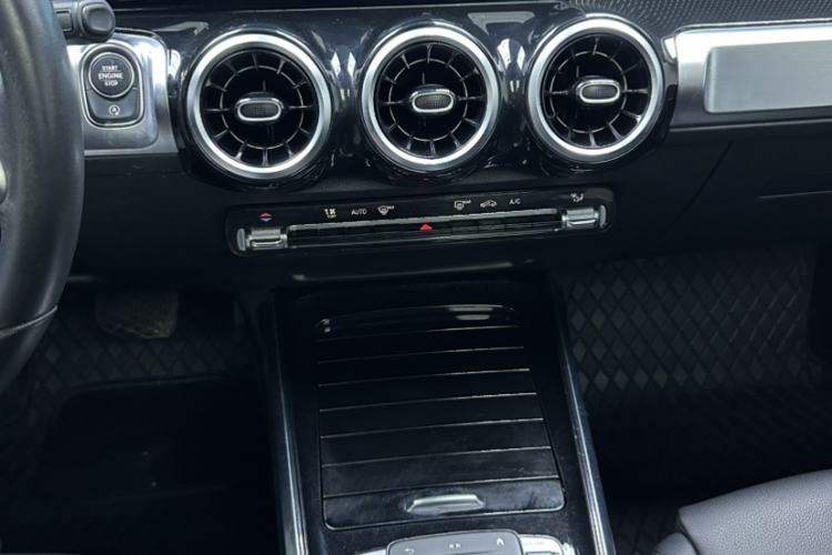 Used Mercedes-Benz GLB 2020 GLB 200 Dynamic Edition Interior 4