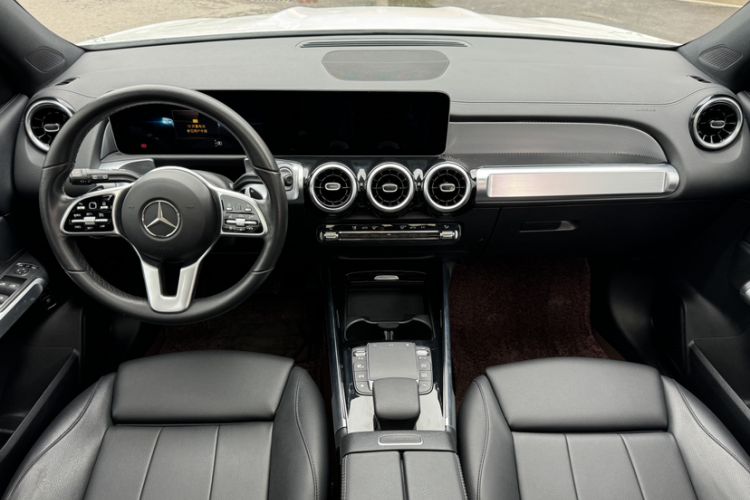 Used Mercedes-Benz GLB 2020 GLB 180 Dynamic Edition Interior 4