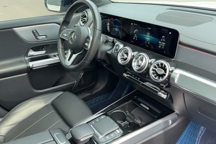 Used Mercedes-Benz GLB 2020 GLB 180 Dynamic Edition Interior 5
