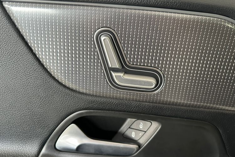 Used Mercedes-Benz GLB 2020 GLB 200 Stylish Edition Interior 8