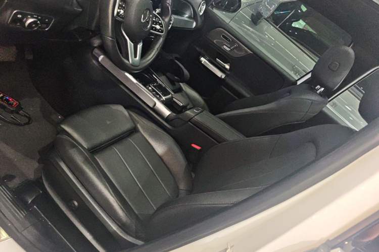 Used Mercedes-Benz GLB 2020 Facelift GLB 200 Fashion Edition Left Front Seat