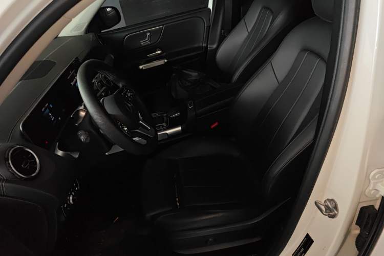 Used Mercedes-Benz GLB 2020 GLB 200 Dynamic Edition Left Front Seat
