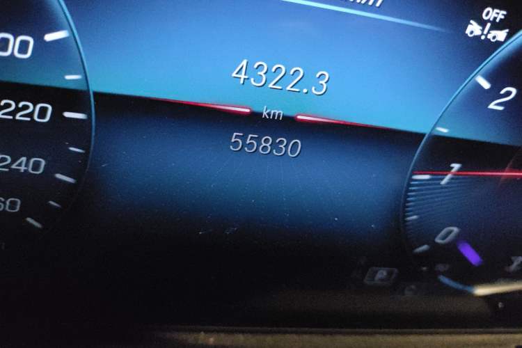 Used Mercedes-Benz GLB 2020 Facelift GLB 200 Fashion Edition Odometer Close Up