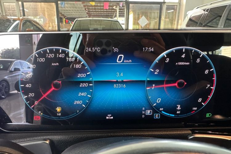 Used Mercedes-Benz GLB 2020 GLB 200 Stylish Edition Odometer Close Up