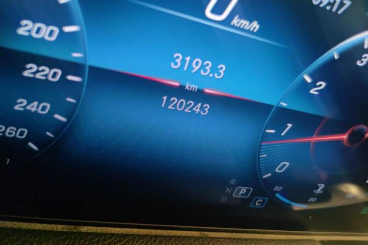 Used Mercedes-Benz GLB 2020 GLB 200 Stylish Edition Odometer Close Up