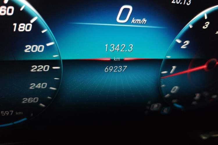 Used Mercedes-Benz GLB 2020 GLB 200 Dynamic Edition Odometer Close Up