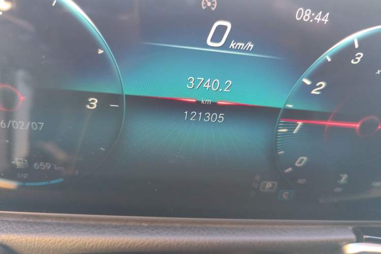 Used Mercedes-Benz GLB 2020 GLB 200 Dynamic Edition Odometer Close Up