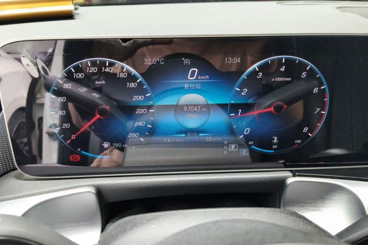 Used Mercedes-Benz GLB 2020 GLB 180 Fashion Model Odometer Close Up