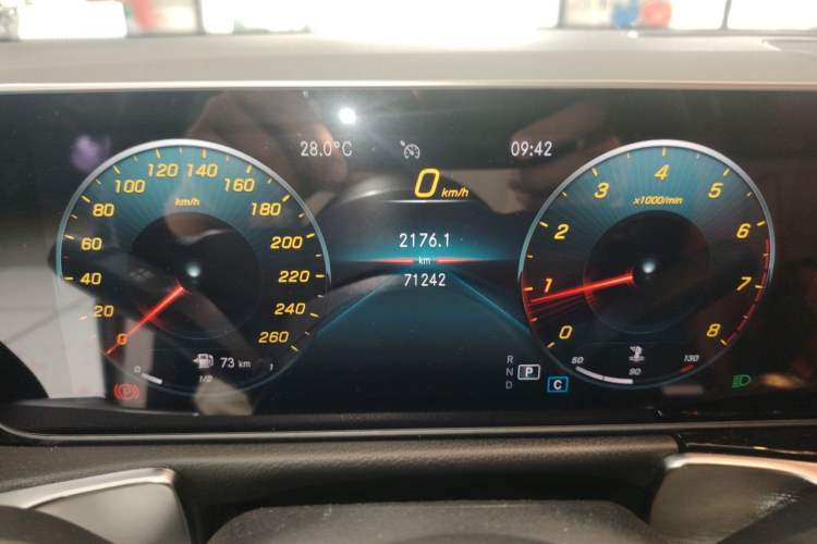 Used Mercedes-Benz GLB 2020 Facelift GLB 200 Fashion Edition Odometer Close Up