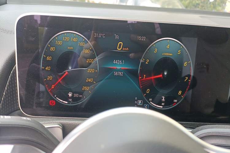 Used Mercedes-Benz GLB 2020 GLB 200 Dynamic Edition Odometer Close Up