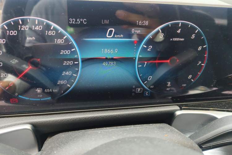 Used Mercedes-Benz GLB 2020 GLB 200 Dynamic Edition Odometer Close Up