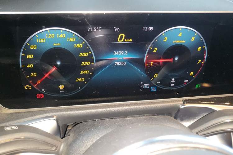 Used Mercedes-Benz GLB 2020 GLB 180 Fashion Model Odometer Close Up