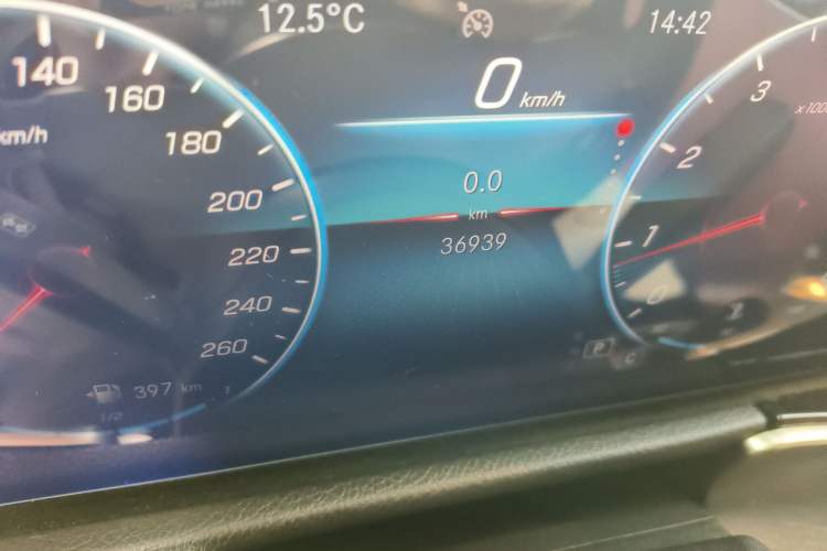 Used Mercedes-Benz GLB 2020 GLB 180 Fashion Model Odometer Close Up