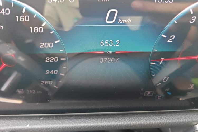 Used Mercedes-Benz GLB 2020 GLB 200 Dynamic Edition Odometer Close Up