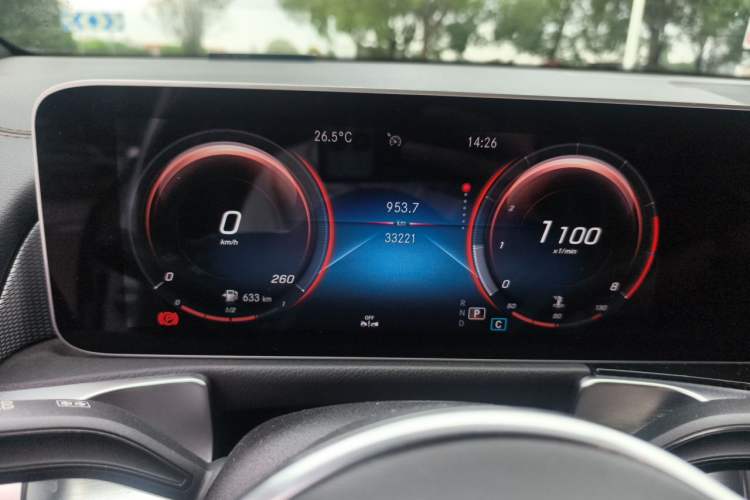 Used Mercedes-Benz GLB 2020 GLB 180 Fashion Model Odometer Close Up