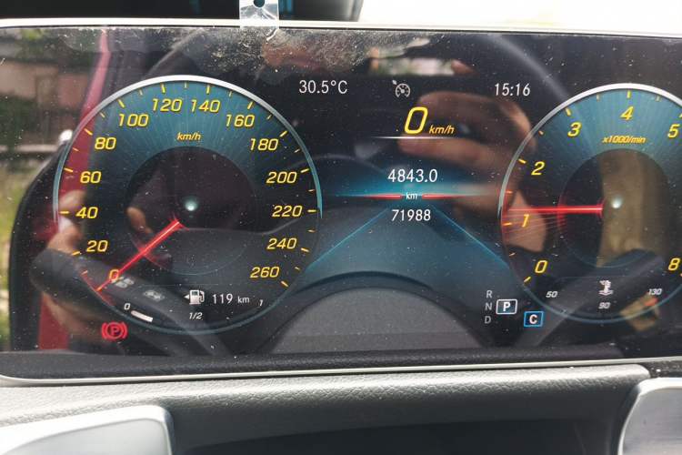 Used Mercedes-Benz GLB 2020 Updated GLB 200 Dynamic Edition Odometer Close Up