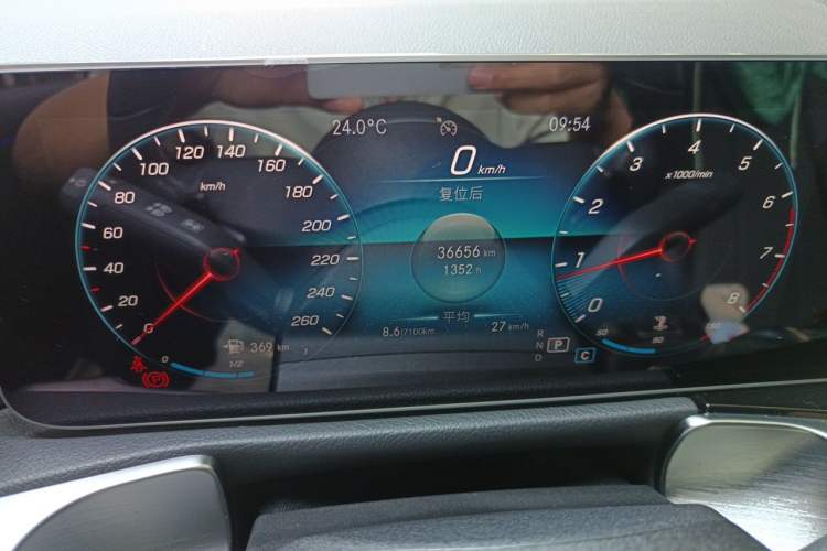 Used Mercedes-Benz GLB 2020 Facelift GLB 200 Fashion Edition Odometer Close Up