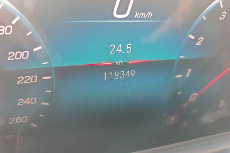 Used Mercedes-Benz GLB 2020 GLB 180 Fashion Model Odometer Close Up