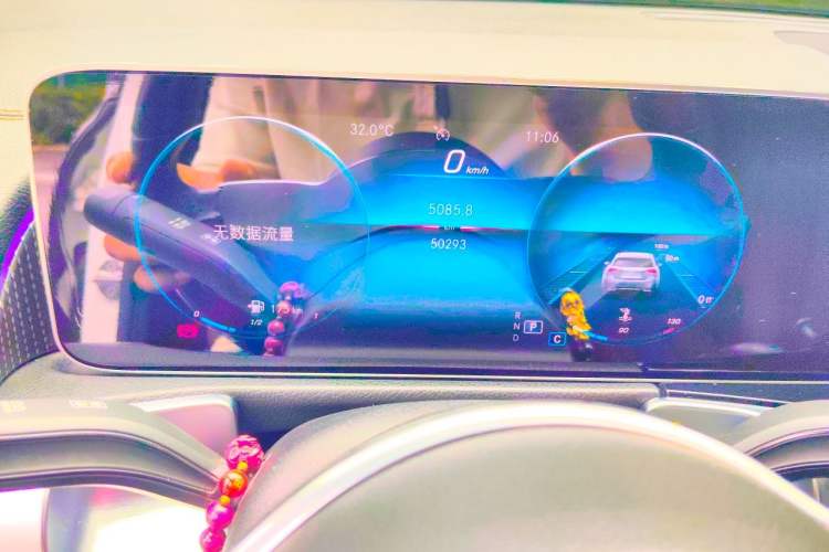 Used Mercedes-Benz GLB 2020 GLB 200 Stylish Edition Odometer Close Up
