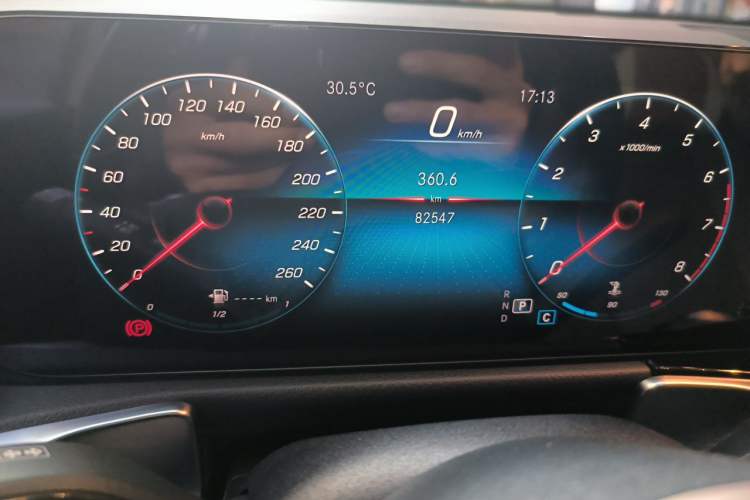 Used Mercedes-Benz GLB 2020 Facelift GLB 200 Fashion Edition Odometer Close Up