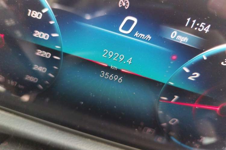 Used Mercedes-Benz GLB 2020 GLB 180 Fashion Model Odometer Close Up