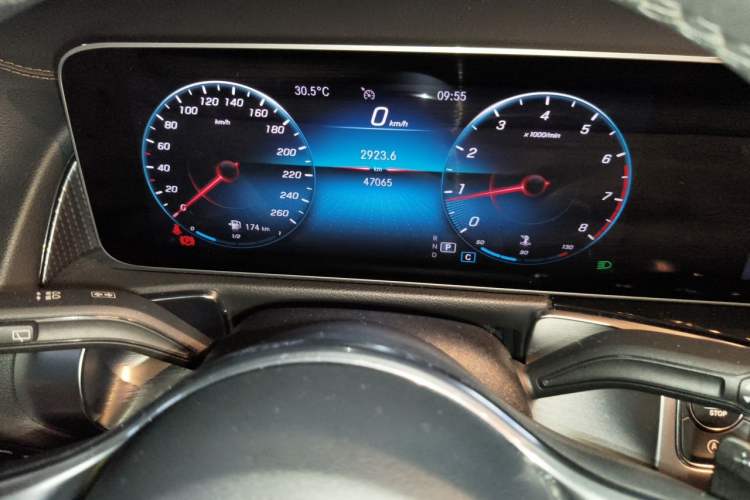 Used Mercedes-Benz GLB 2020 GLB 200 Dynamic Edition Odometer Close Up
