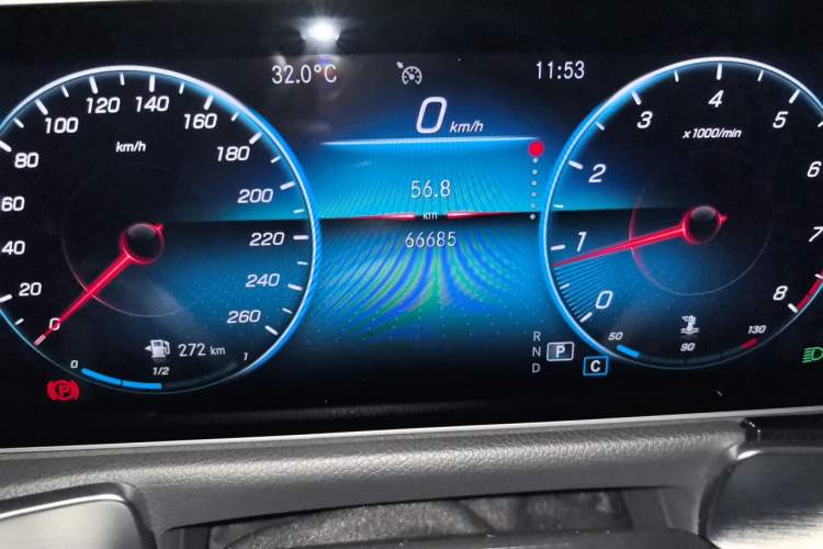 Used Mercedes-Benz GLB 2020 Facelift GLB 200 Fashion Edition Odometer Close Up