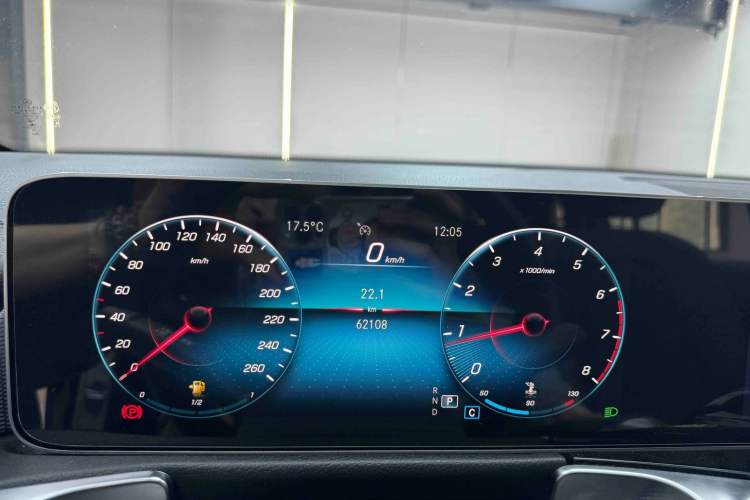 Used Mercedes-Benz GLB 2020 GLB 180 Fashion Model Odometer Close Up