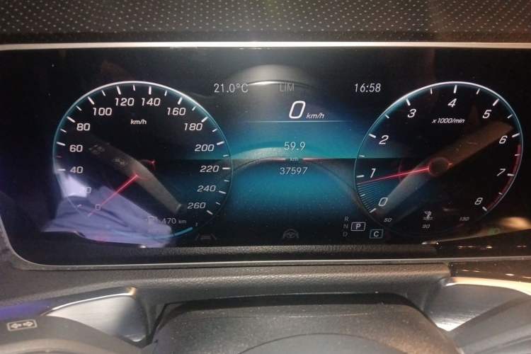 Used Mercedes-Benz GLB 2020 GLB 200 Stylish Edition Odometer Close Up