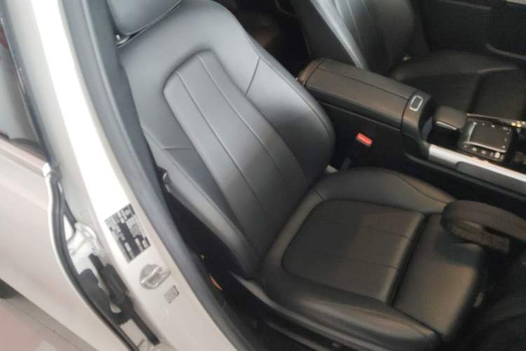 Used Mercedes-Benz GLB 2020 Facelift GLB 200 Fashion Edition Right Front Seat