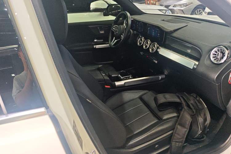 Used Mercedes-Benz GLB 2020 Facelift GLB 200 Fashion Edition Right Front Seat