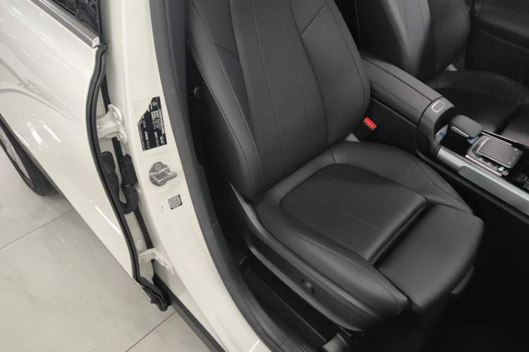 Used Mercedes-Benz GLB 2020 Facelift GLB 200 Fashion Edition Right Front Seat