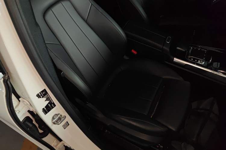 Used Mercedes-Benz GLB 2020 GLB 200 Dynamic Edition Right Front Seat