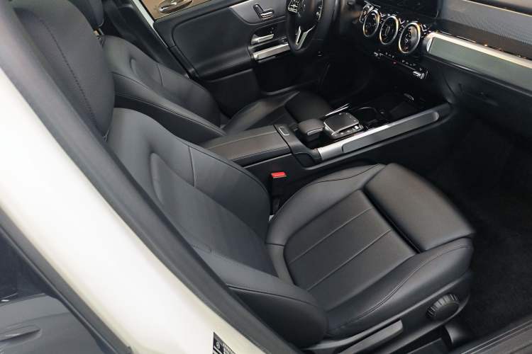 Used Mercedes-Benz GLB 2020 GLB 180 Dynamic Edition Right Front Seat