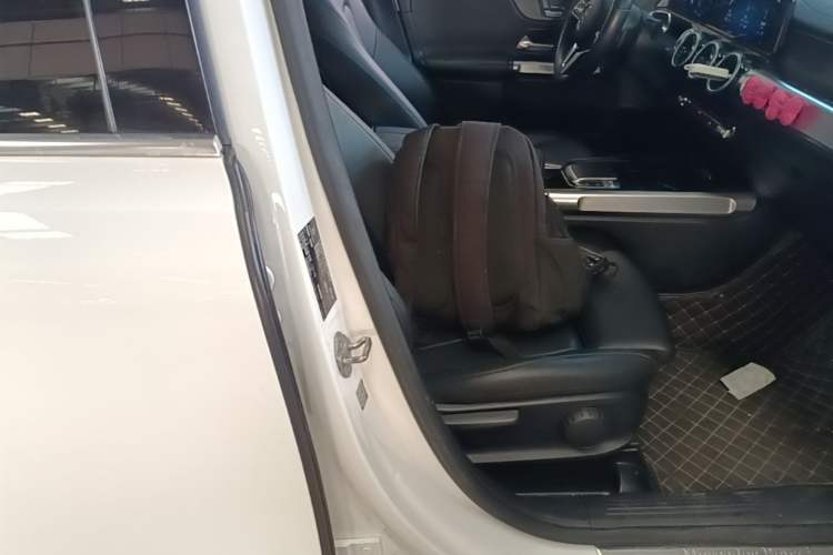 Used Mercedes-Benz GLB 2020 GLB 200 Dynamic Edition Right Front Seat