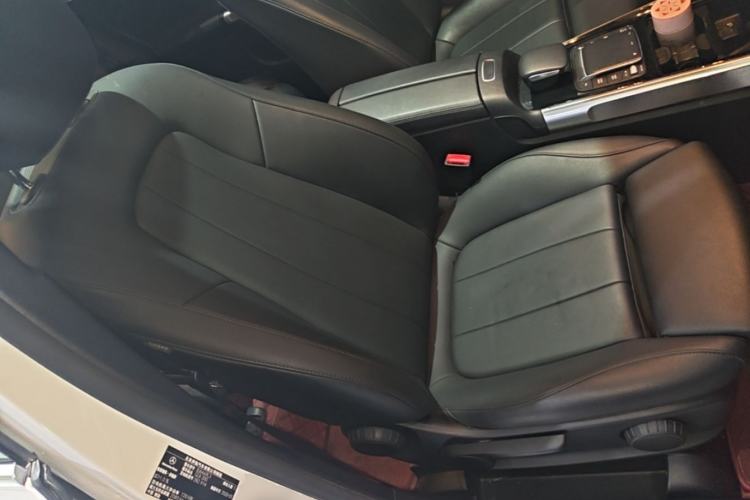 Used Mercedes-Benz GLB 2020 Updated GLB 200 Dynamic Edition Right Front Seat