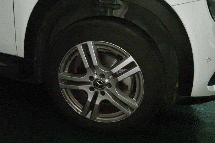 Used Mercedes-Benz GLB 2020 GLB 200 Dynamic Edition Right Front Wheel Hub