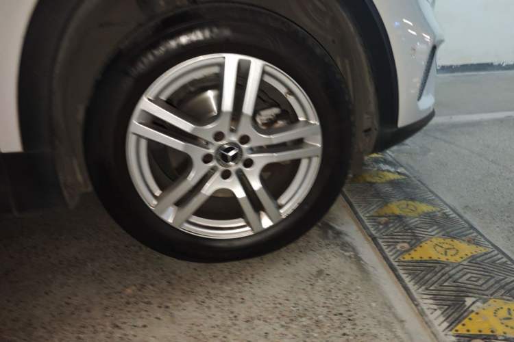 Used Mercedes-Benz GLB 2020 GLB 200 Dynamic Edition Right Front Wheel Hub